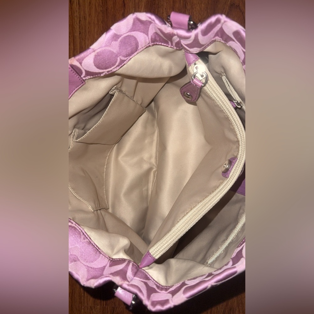 Coach Ashley Signature satchel in purple sateen and patent leather - Picture 7 of 10